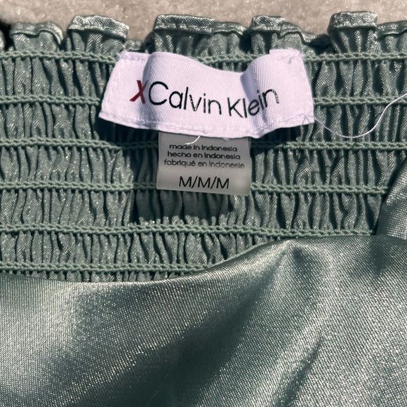 Beautiful sage green Calvin Klein silk top with strings - Picture 6 of 7